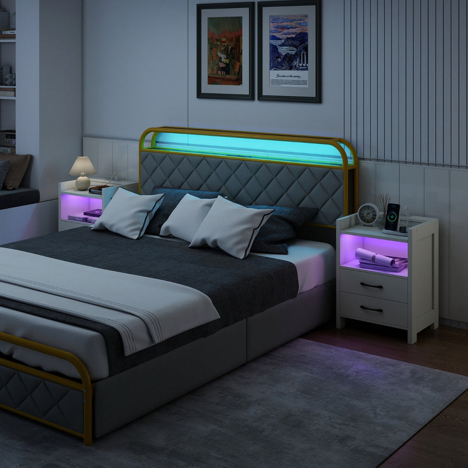 Nattduksbord – med LED belysning och laddningsstation lådor öppet förvaringsfack Sidobord Vitt – 2 45 x 35 x 60 cm – Vit