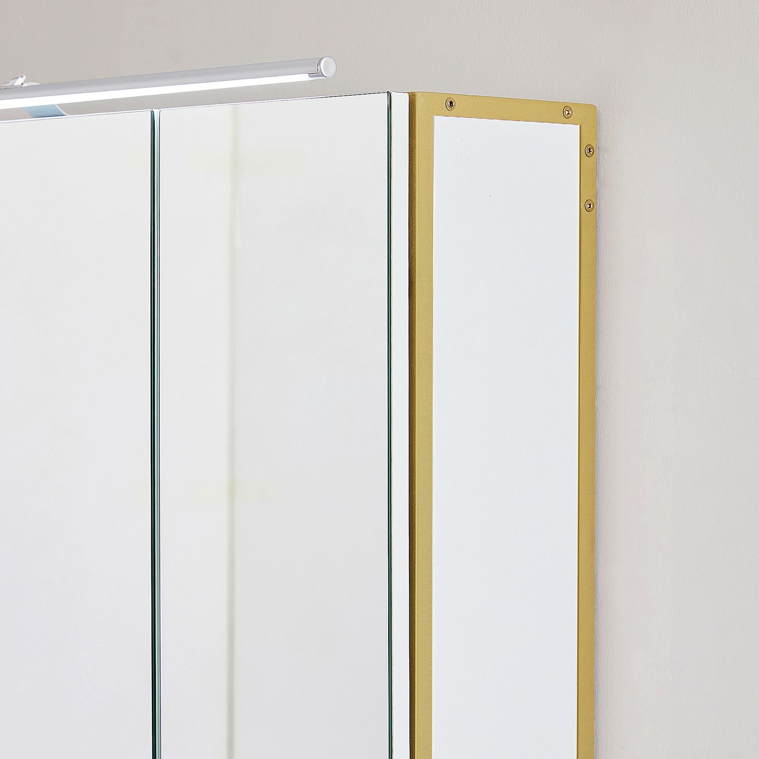 Badkamerkast – Met verlichting en spiegels – Wit / Goud