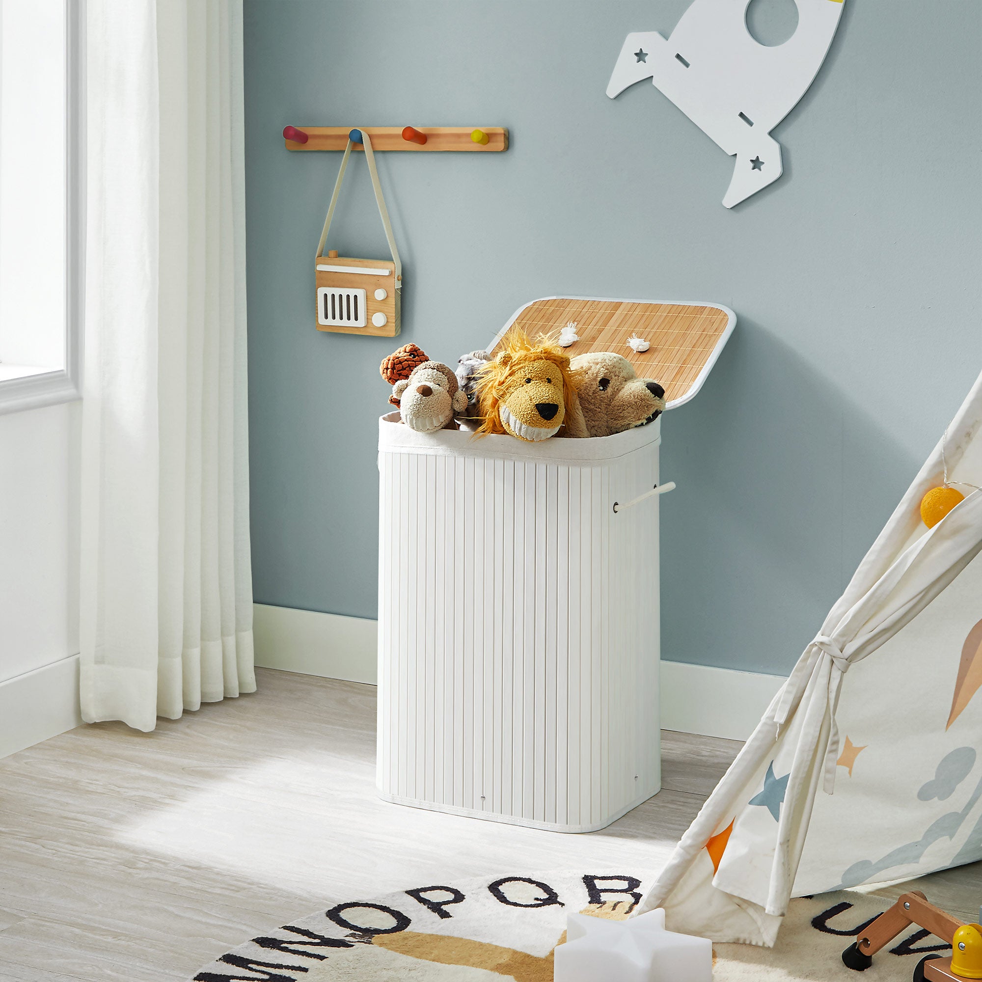 Wasmand – bamboe met katoenen zak – wit