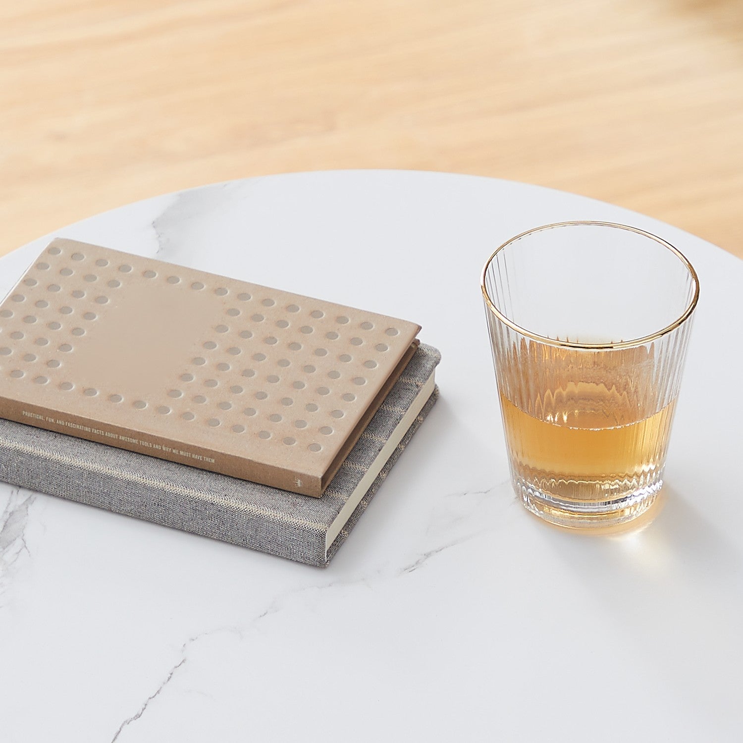 Bijzettafel – 2 Niveaus – Marmerlook Wit – Zwart Frame
