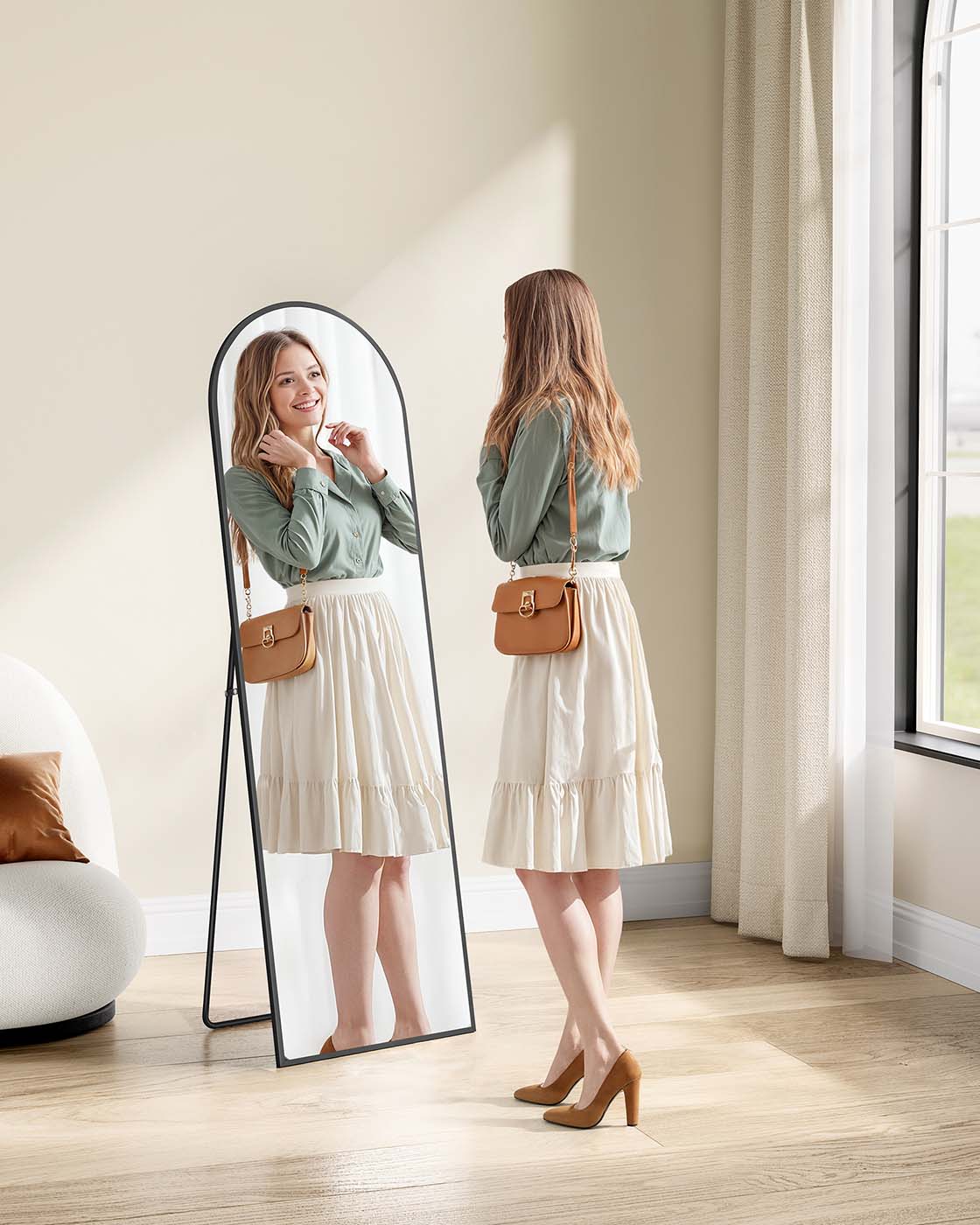 Gebogen spiegel – op ware grootte – inktzwart