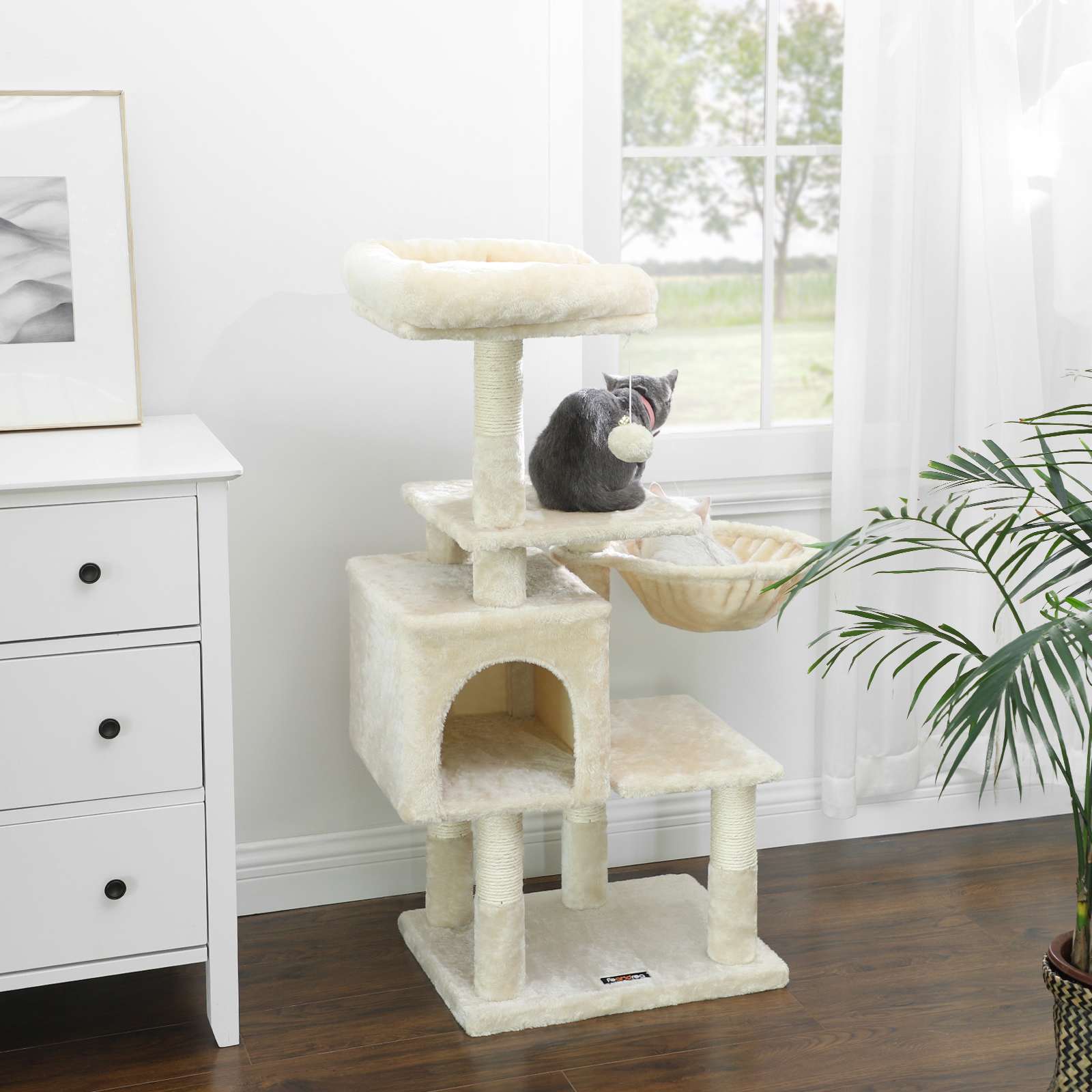 Krabpaal – met ligbed en klimelementen – beige