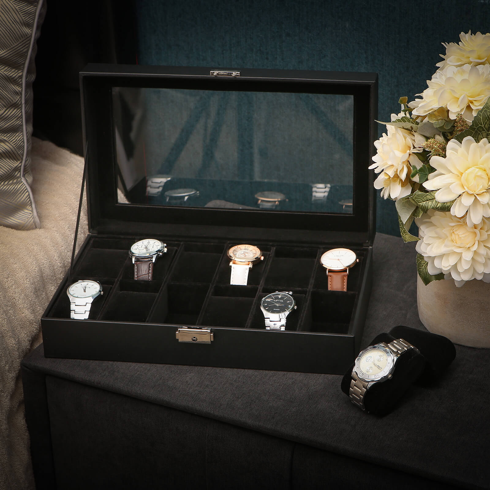 Horlogebox – 12 horloges – glazen deksel – zwart