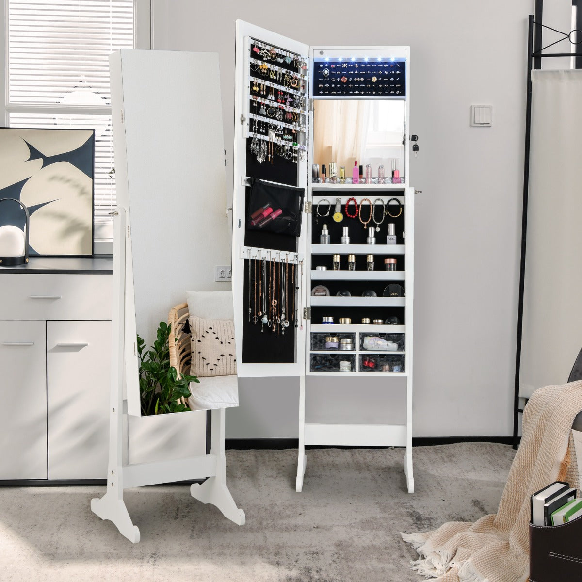 Lutningsbart – smyckesskåp med helspegel och LED lampor vita – Vit