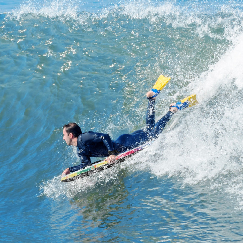 Barnbodyboard – med EPS kärna och XPE topp HDPE underdel handledsrem, surfbräda – 104 cm – Färgglad