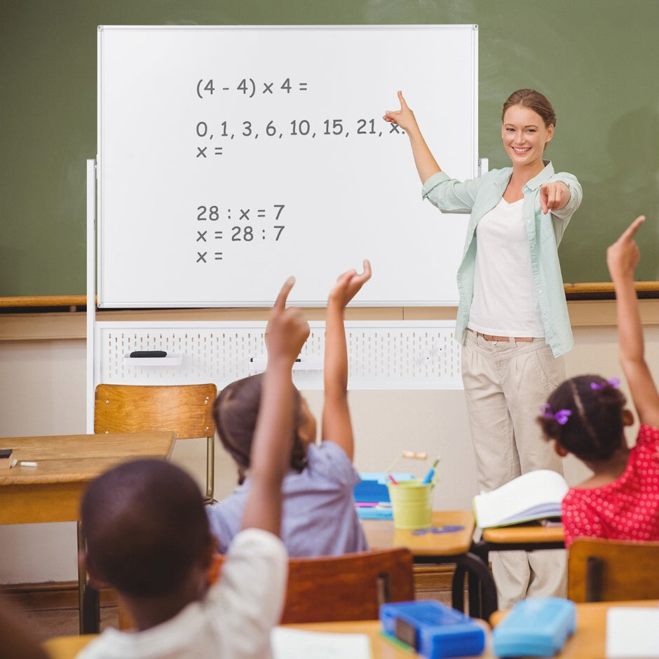 Dubbelsidig – mobil Whiteboard med Pegboard och Hjul Stativ – 120 x 90 cm – Vit